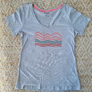 Columbia Outdoors Active V Neck Mod Mountain Graphic Tshirt